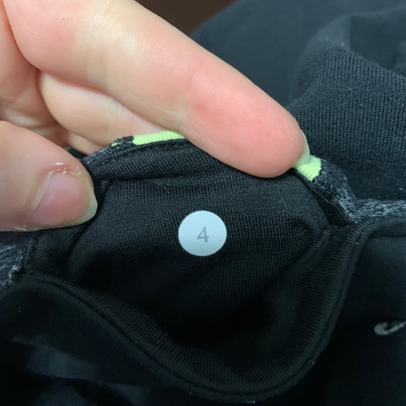 Black Lululemon Groove crops - Picture 3 of 3